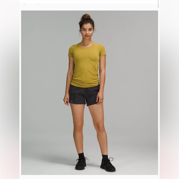 Lululemon hotty hotty shorts in black size 6. - Picture 1 of 2